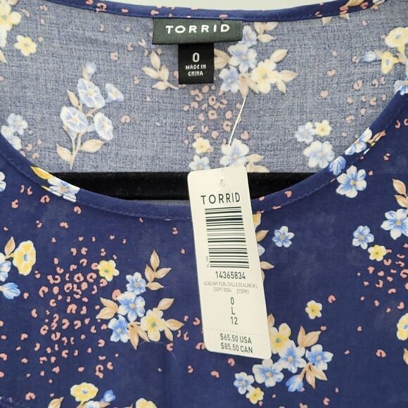 Torrid dress skater style Size 0 - Picture 3 of 5